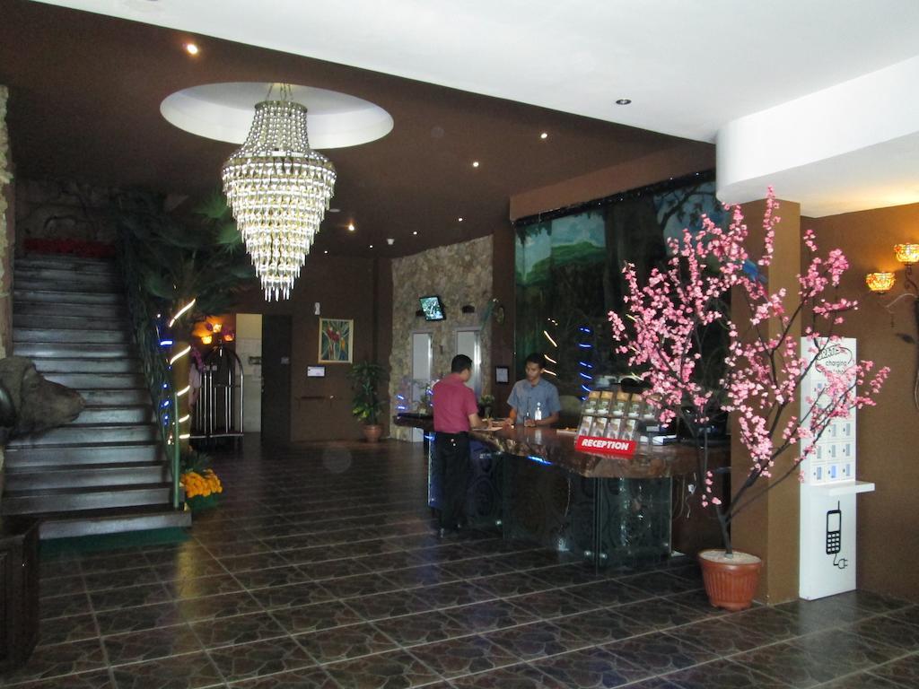 Pohon Inn Hotel Malang Exterior foto